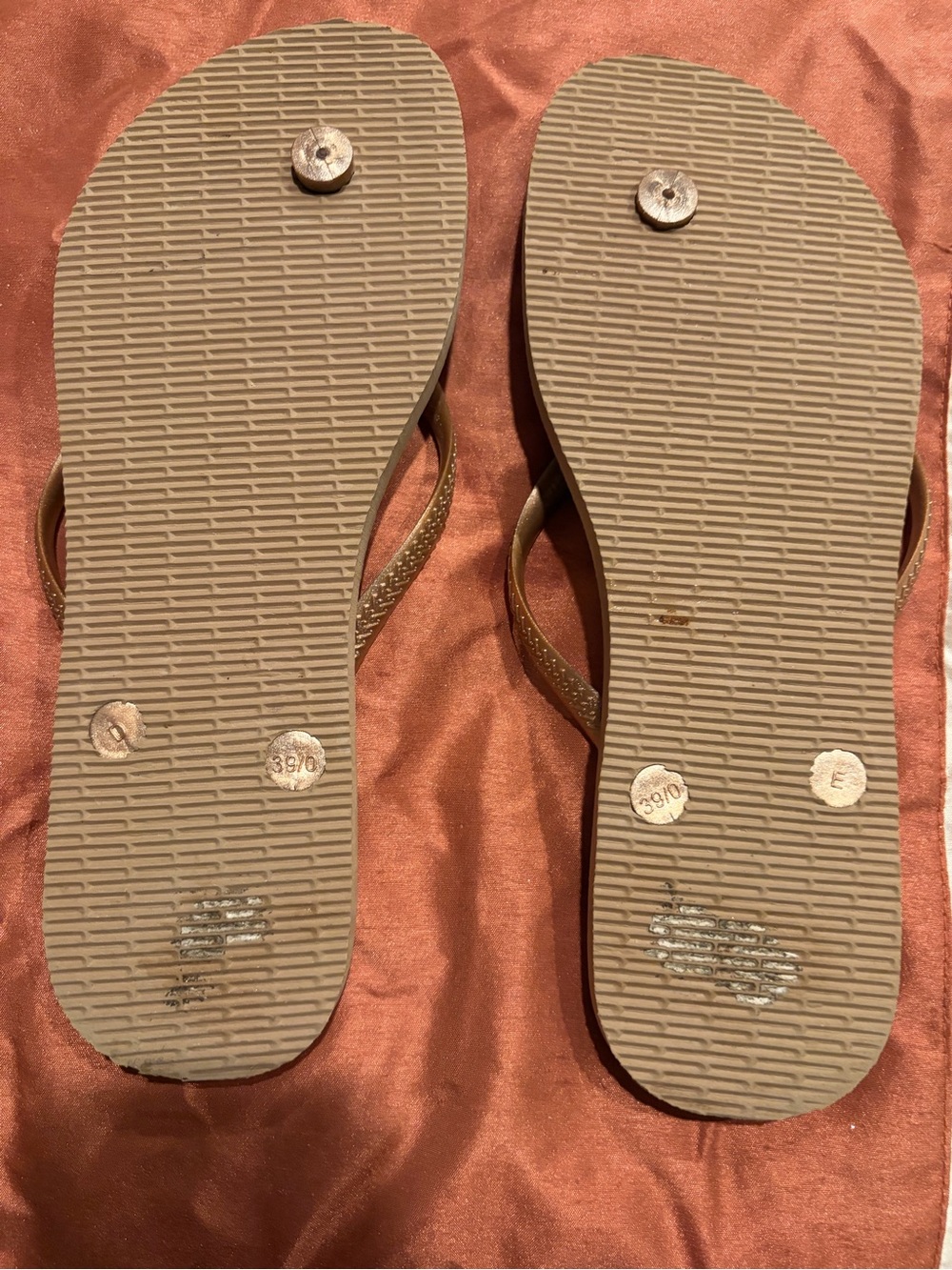 Havaianas Slim Crystal Glamour flip flops with Swarovski crystal accent - Picture 2 of 3